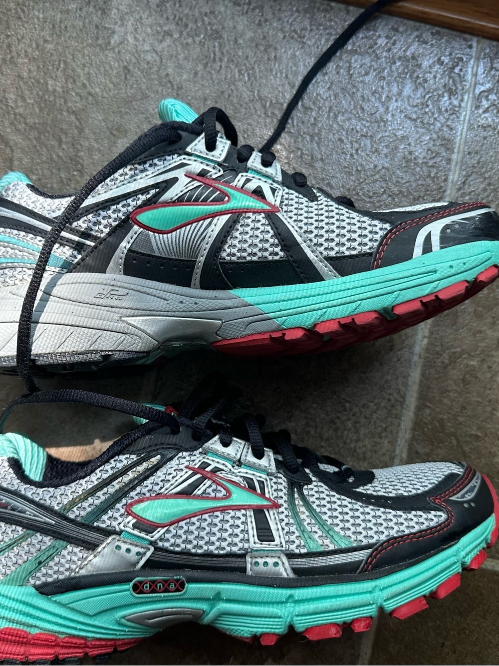 Brooks Women’s Sneakers — Teal and Black - Picture 4 of 11